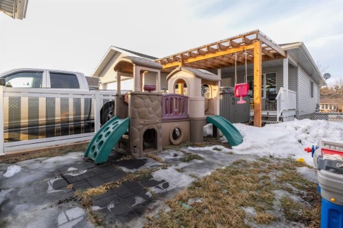 7601 41 Avenue, Camrose, AB - Outdoor