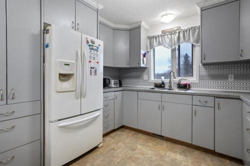 7601 41 Avenue, Camrose, AB - Indoor Photo Showing Kitchen With Double Sink
