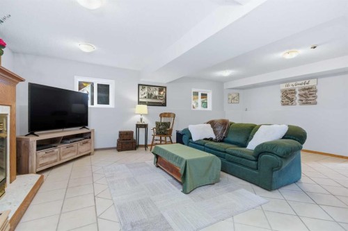 39081 C&E Trail, Red Deer, AB - Indoor Photo Showing Living Room