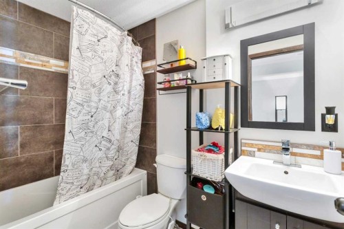94 Stephenson Crescent, Red Deer, AB - Indoor Photo Showing Bathroom
