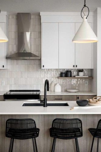 2138 Cobblebrook Crescent Sw, Airdrie, AB - Indoor Photo Showing Kitchen With Upgraded Kitchen