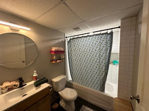 329 15 Street, Wainwright, AB - Indoor Photo Showing Bathroom