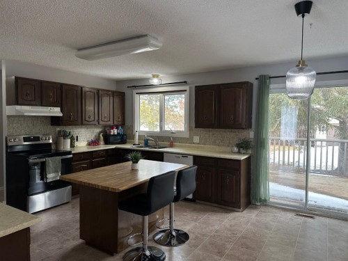 329 15 Street, Wainwright, AB - Indoor Photo Showing Kitchen With Double Sink
