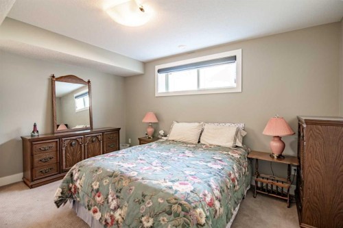 92 Fieldstone Way, Sylvan Lake, AB - Indoor Photo Showing Bedroom