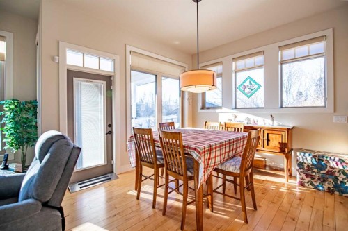 92 Fieldstone Way, Sylvan Lake, AB - Indoor Photo Showing Dining Room