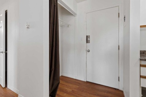 306-114 Mount Pleasant Drive, Camrose, AB - Indoor Photo Showing Other Room