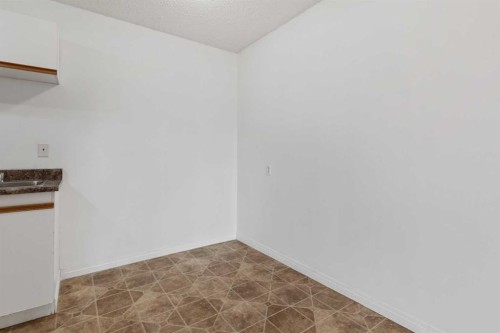 306-114 Mount Pleasant Drive, Camrose, AB - Indoor Photo Showing Other Room