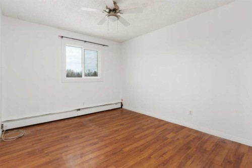 306-114 Mount Pleasant Drive, Camrose, AB - Indoor Photo Showing Other Room