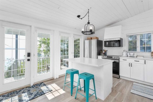 79 Birchcliff Road, Birchcliff, AB - Indoor Photo Showing Kitchen With Double Sink With Upgraded Kitchen