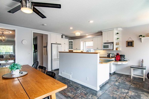 5008 41 Street, Sylvan Lake, AB - Indoor