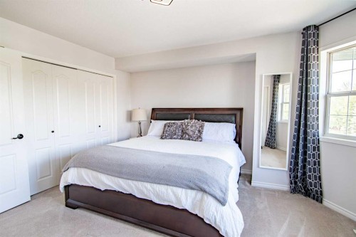 5008 41 Street, Sylvan Lake, AB - Indoor Photo Showing Bedroom