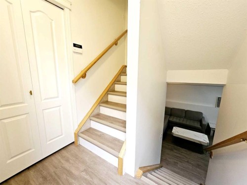 5008 41 Street, Sylvan Lake, AB - Indoor Photo Showing Other Room