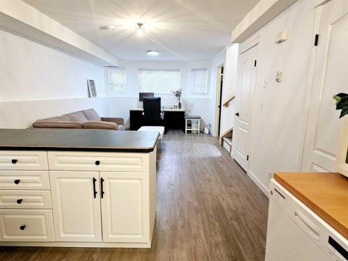5008 41 Street, Sylvan Lake, AB - Indoor