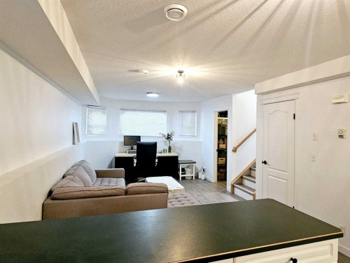 5008 41 Street, Sylvan Lake, AB - Indoor