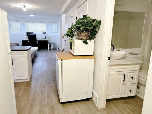5008 41 Street, Sylvan Lake, AB - Indoor Photo Showing Other Room