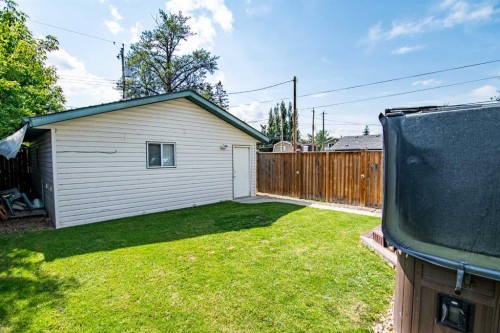 5008 41 Street, Sylvan Lake, AB - Outdoor