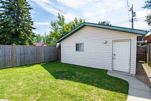 5008 41 Street, Sylvan Lake, AB - Outdoor