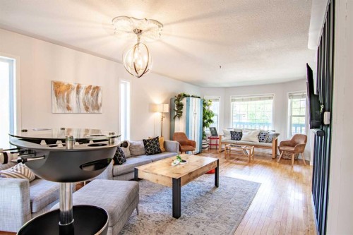 5008 41 Street, Sylvan Lake, AB - Indoor Photo Showing Living Room