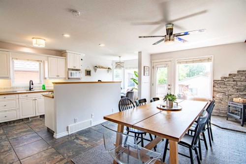 5008 41 Street, Sylvan Lake, AB - Indoor