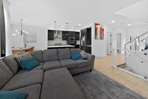 1170 Pacific Circle West, Lethbridge, AB - Indoor Photo Showing Living Room