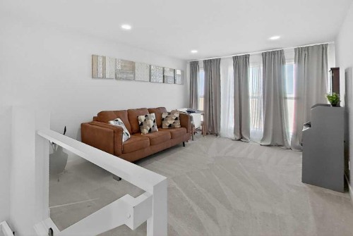 1170 Pacific Circle West, Lethbridge, AB - Indoor Photo Showing Living Room