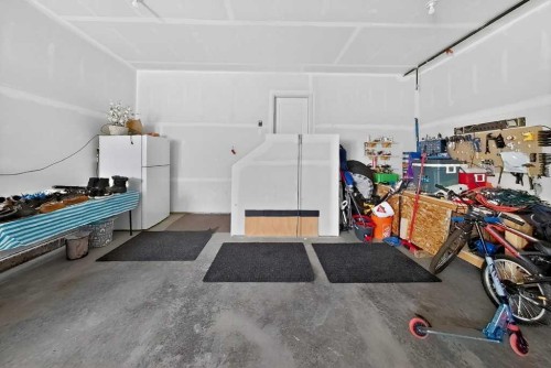 1170 Pacific Circle West, Lethbridge, AB - Indoor Photo Showing Garage