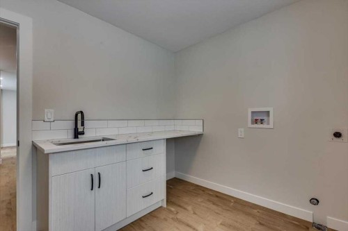 5302 42 Avenue, Red Deer, AB - Indoor Photo Showing Other Room