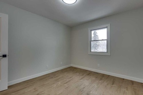 5302 42 Avenue, Red Deer, AB - Indoor Photo Showing Other Room
