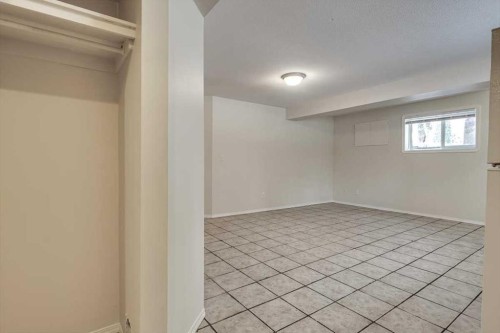 5302 42 Avenue, Red Deer, AB - Indoor Photo Showing Other Room