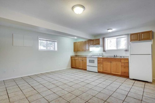 5302 42 Avenue, Red Deer, AB - Indoor Photo Showing Kitchen