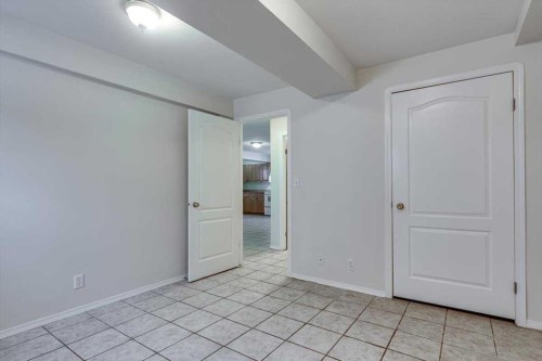 5302 42 Avenue, Red Deer, AB - Indoor Photo Showing Other Room