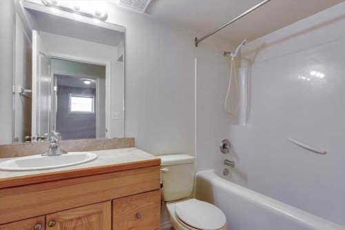 5302 42 Avenue, Red Deer, AB - Indoor Photo Showing Bathroom
