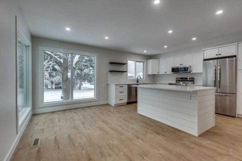 5302 42 Avenue, Red Deer, AB - Indoor Photo Showing Kitchen With Upgraded Kitchen