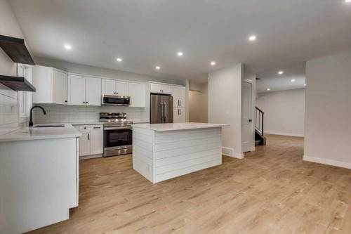 5302 42 Avenue, Red Deer, AB - Indoor Photo Showing Kitchen With Upgraded Kitchen