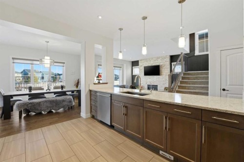 19 Vernon Close, Red Deer, AB - Indoor Photo Showing Kitchen With Upgraded Kitchen