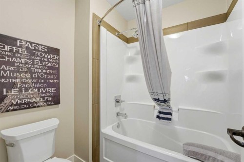 19 Vernon Close, Red Deer, AB - Indoor Photo Showing Bathroom