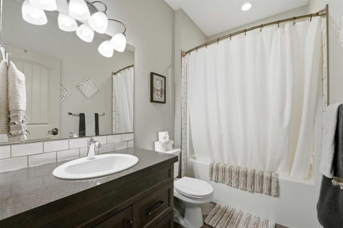 9 Sheep Close, Lacombe, AB - Indoor Photo Showing Bathroom