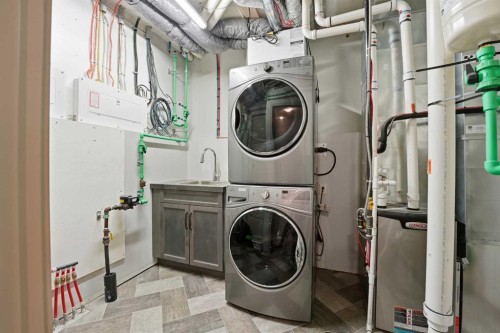 9 Sheep Close, Lacombe, AB - Indoor Photo Showing Laundry Room