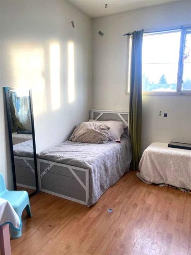 5209 60 North, Ponoka, AB - Indoor Photo Showing Bedroom