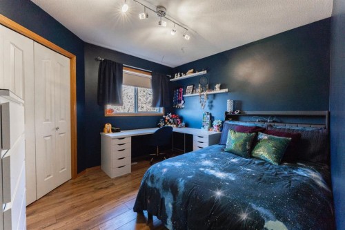 14 Riviera Drive, Lacombe, AB - Indoor Photo Showing Bedroom
