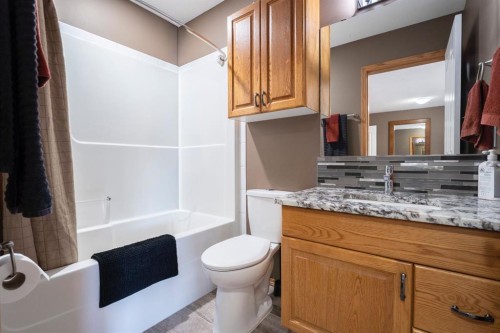14 Riviera Drive, Lacombe, AB - Indoor Photo Showing Bathroom