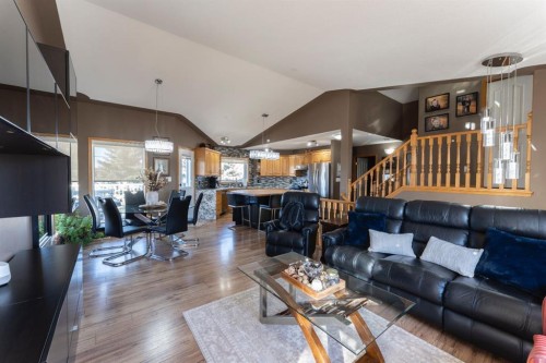14 Riviera Drive, Lacombe, AB - Indoor Photo Showing Living Room