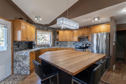 14 Riviera Drive, Lacombe, AB - Indoor Photo Showing Kitchen