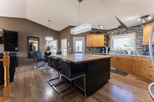 14 Riviera Drive, Lacombe, AB - Indoor Photo Showing Kitchen