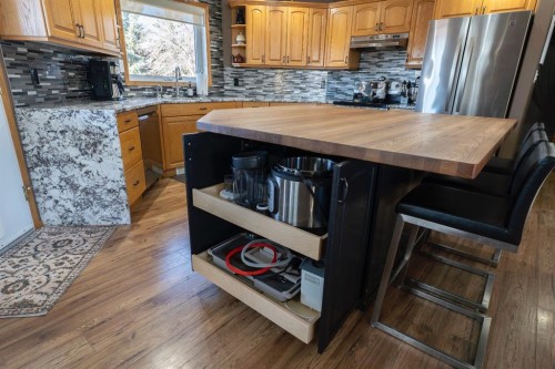 14 Riviera Drive, Lacombe, AB - Indoor Photo Showing Kitchen