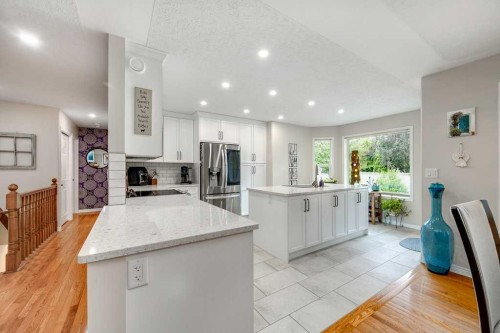 13 Dillon Close, Red Deer, AB - Indoor Photo Showing Kitchen