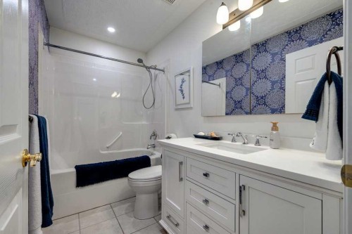 13 Dillon Close, Red Deer, AB - Indoor Photo Showing Bathroom