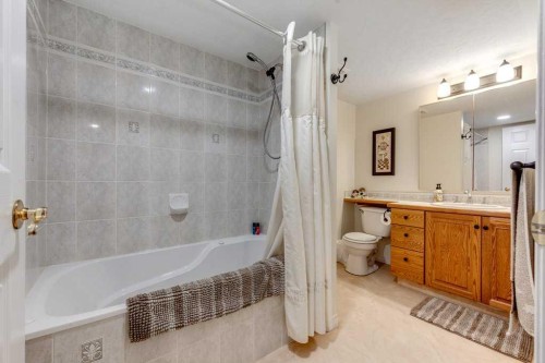 13 Dillon Close, Red Deer, AB - Indoor Photo Showing Bathroom