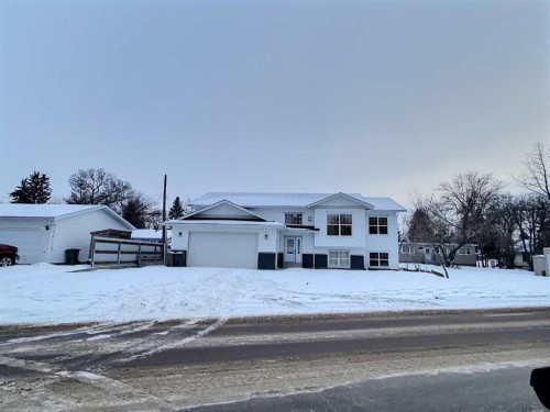 5209 57 Avenue  Ponoka, AB T4J 1G6