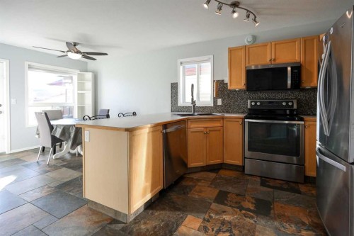 51 Ives Crescent, Red Deer, AB - Indoor Photo Showing Kitchen